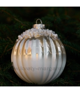 Sklenená závesná vianočná guľa plysovaná s perlami krémová 10cm