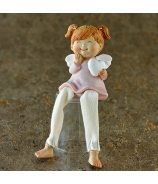 Anjelik copaté sediace dievčatko držiace srdce rúžovo-biele 16cm
