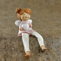 Anjelik copaté sediace dievčatko so srdcom v rukách rúžovo-biele 16cm