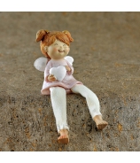 Anjelik copaté sediace dievčatko so srdcom v rukách rúžovo-biele 16cm